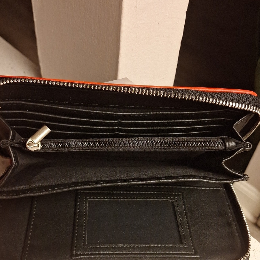 Betsey Johnson Cream Quilted Wristlet with Red Trim - Picture 4 of 5